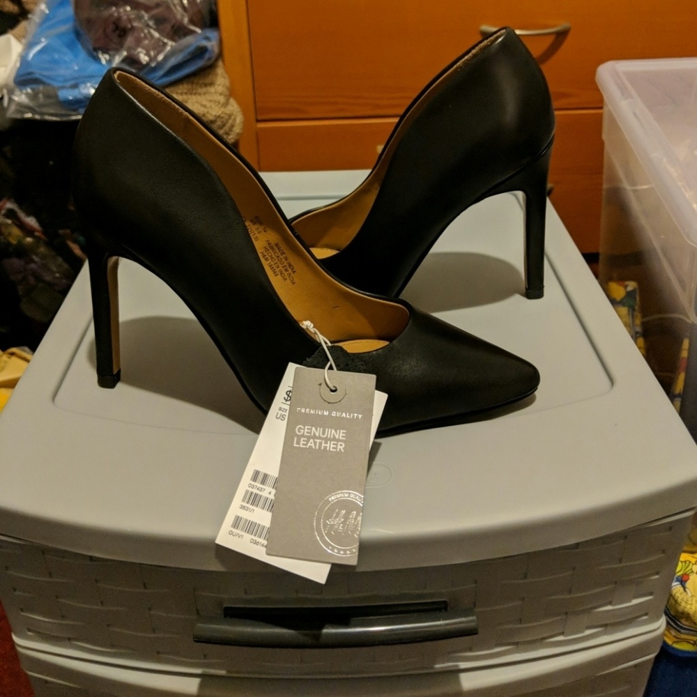 H&M genunine letter black pumps